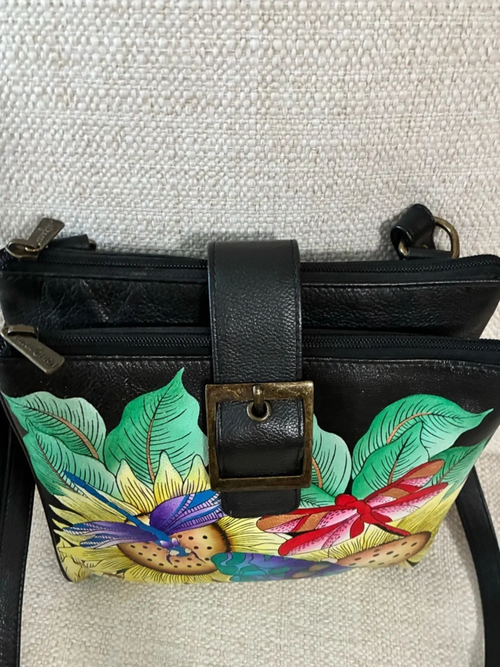 Anuschka EUC Leather Crossbody
Tuscan Paradise Black
Medium Hand Painted Bag - Picture 9 of 16
